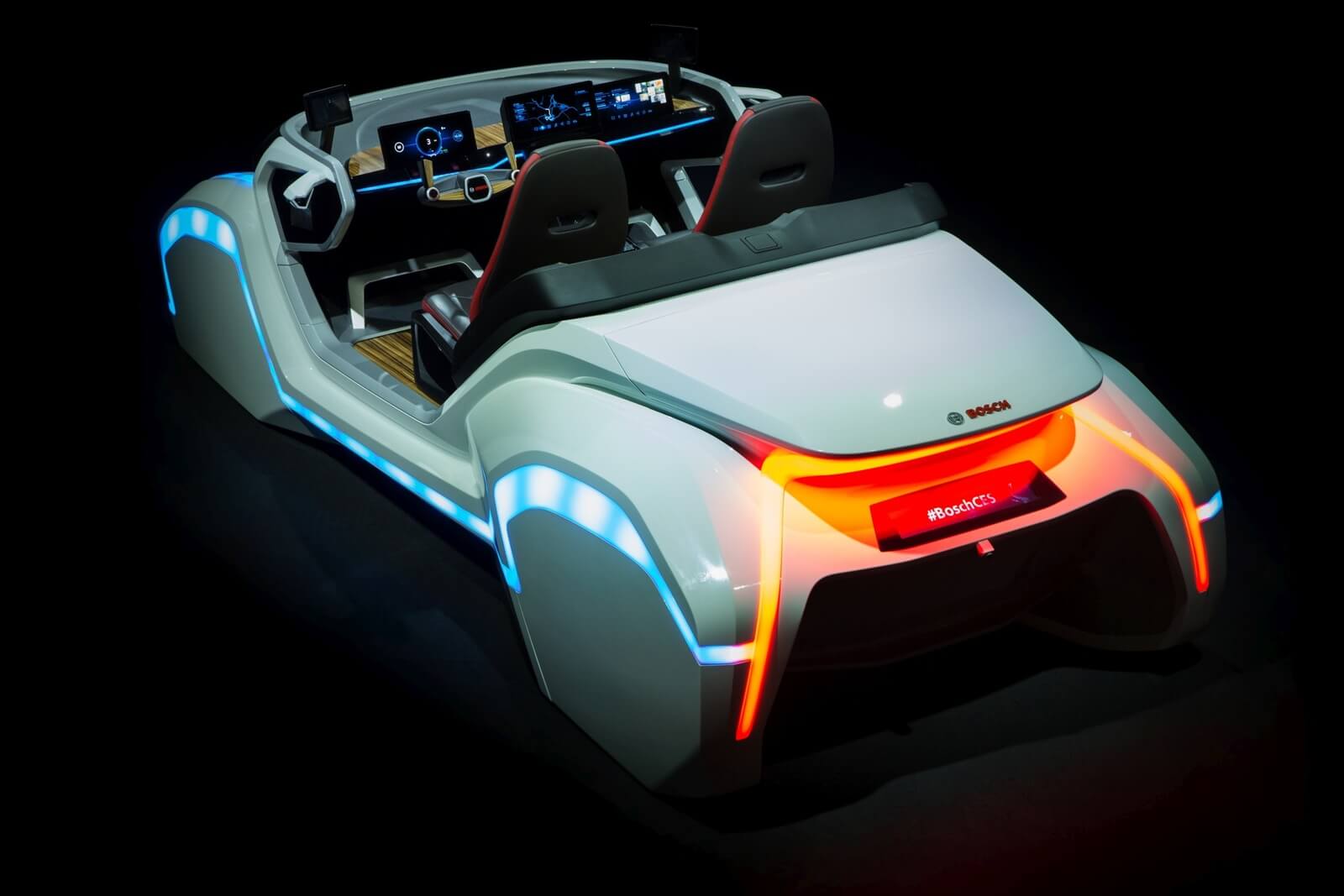 Connected Cars Konzept in Bosch Showcar auf CES 2017