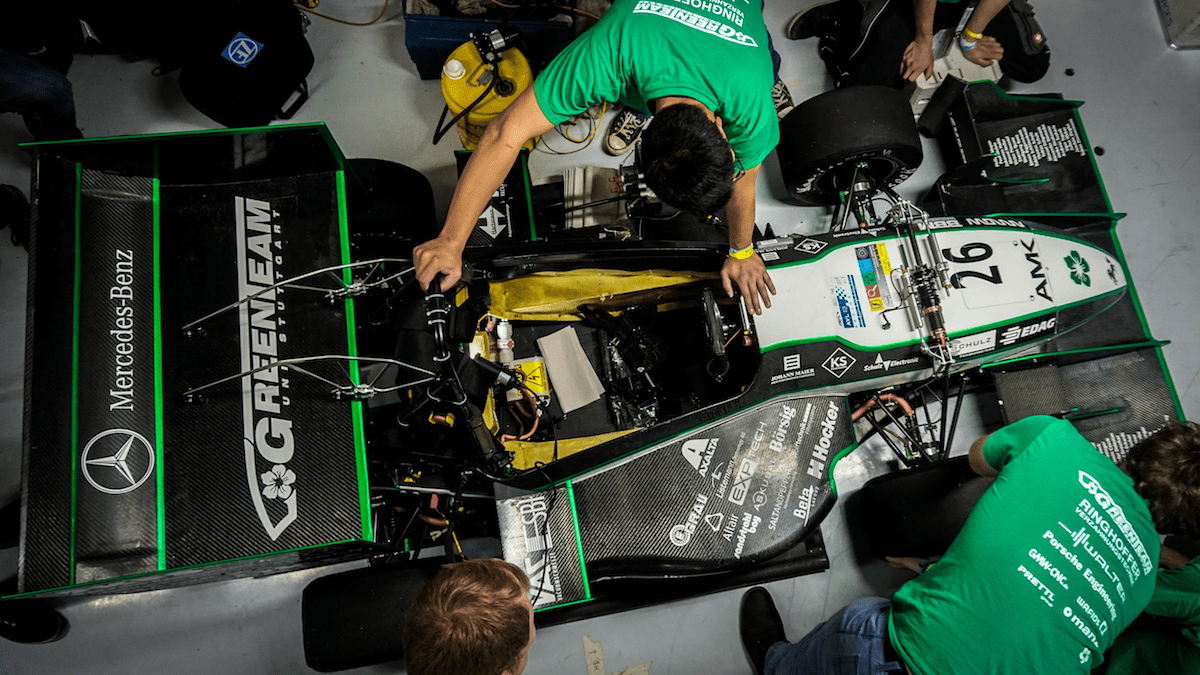 Die Studenten des GreenTeam Stuttgart bei der Arbeit